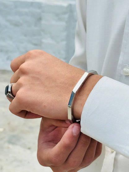 The Aegis Cuff
